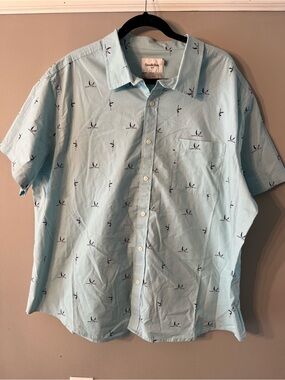Goodfellow & Co Light Blue Short-Sleeve Button-Down Shirt with Swallow Print